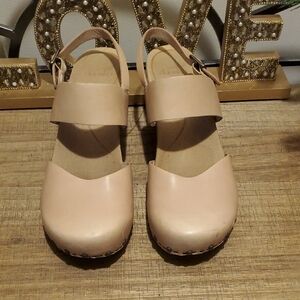 Dansko Thea Womens Tan Slingback Sandals Sz 40 US 9 Clogs Mary Jane Heels Shoes